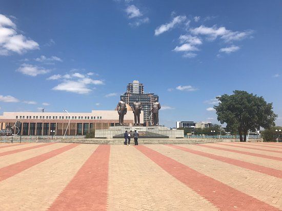 Monumento de los Tres Dikgosi